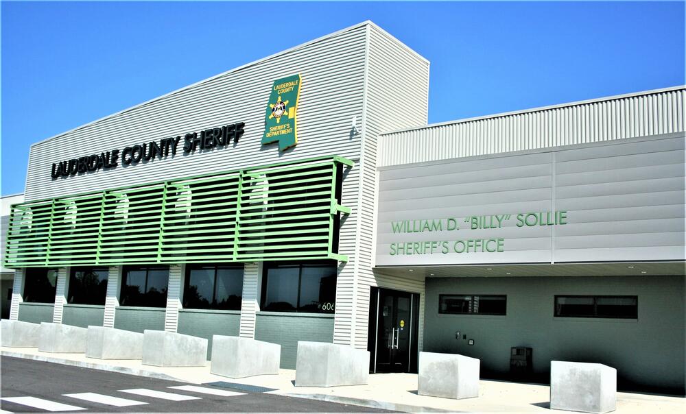 Green Sheriff's Office building with Sheriff's Office Logo in green and gold in the shape of Mississippi.